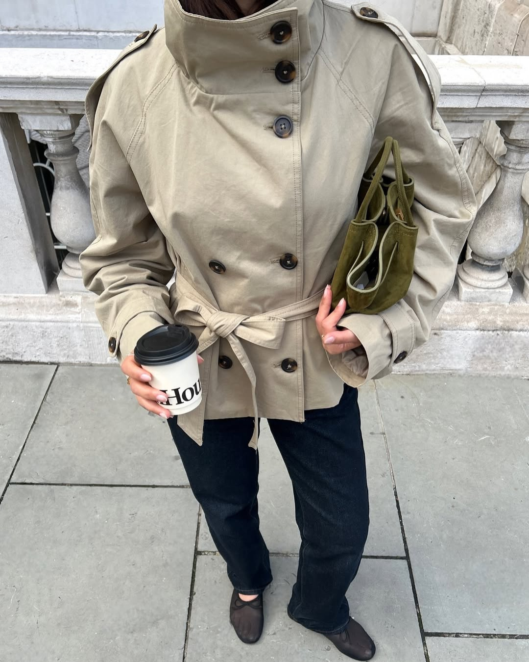 Alzea – Kurzer Trenchcoat mit Gürtel