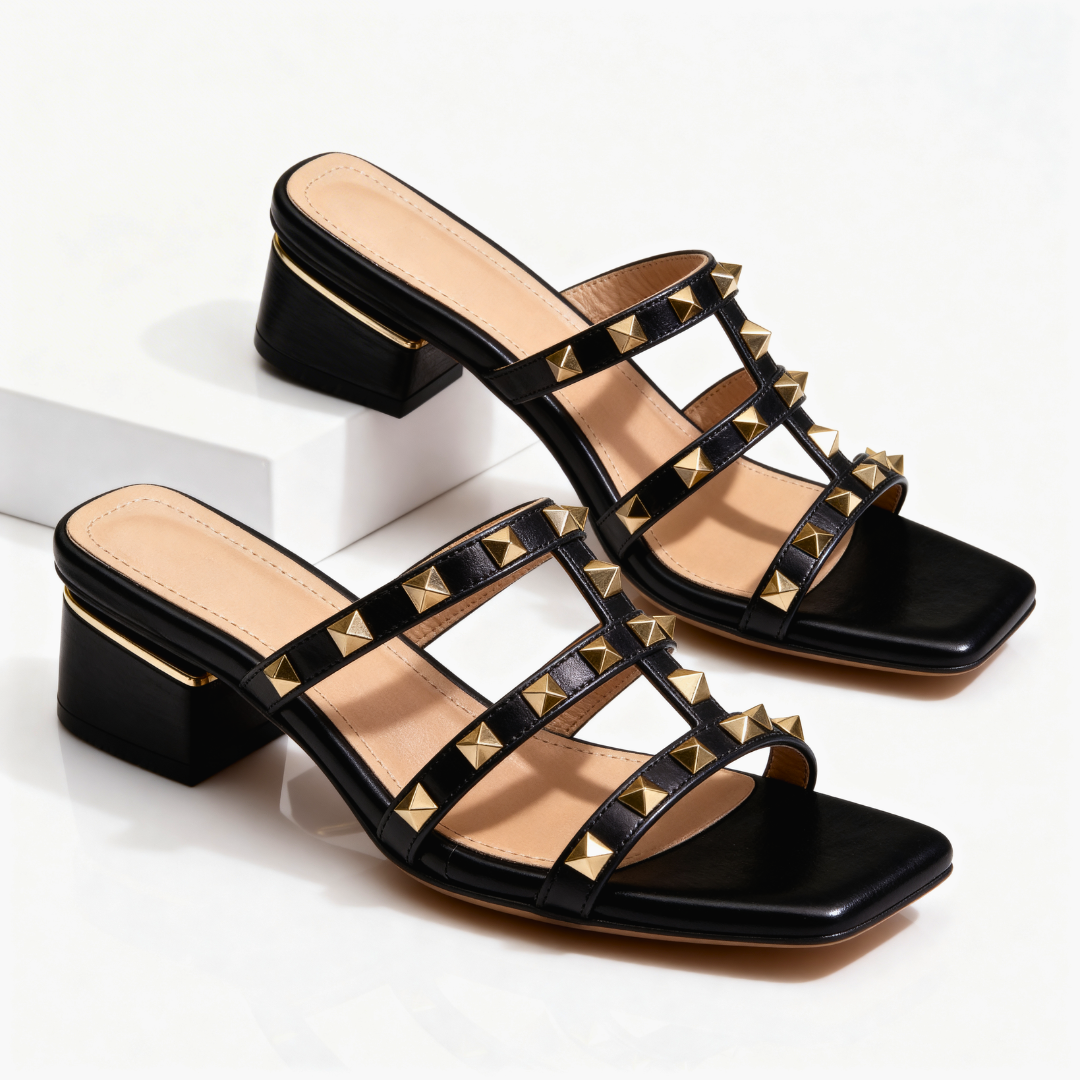 Mary – Sandalen aus Leder mit Nieten und eckiger Zehenpartie