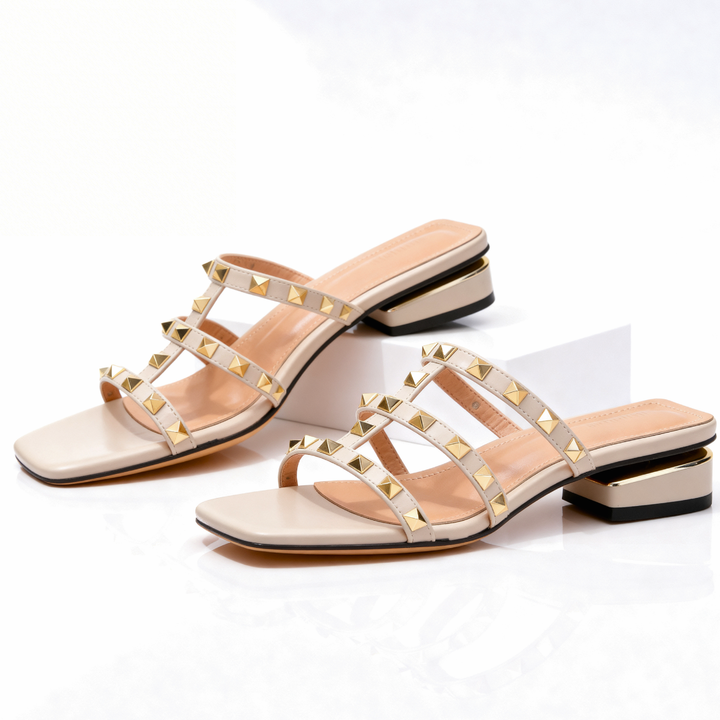 Mary – Sandalen aus Leder mit Nieten und eckiger Zehenpartie