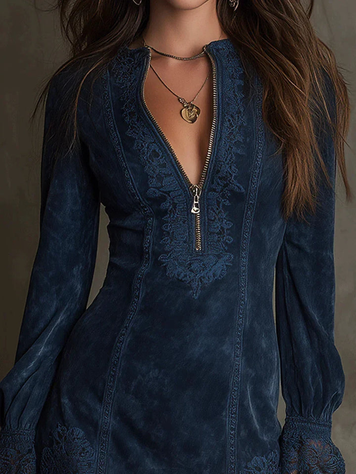 Jasmine – Blaues Mini-Wildlederkleid mit Spitze