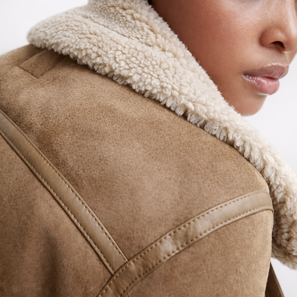 Aurelia – Fliegerjacke aus Veloursleder mit Lammfellbesatz