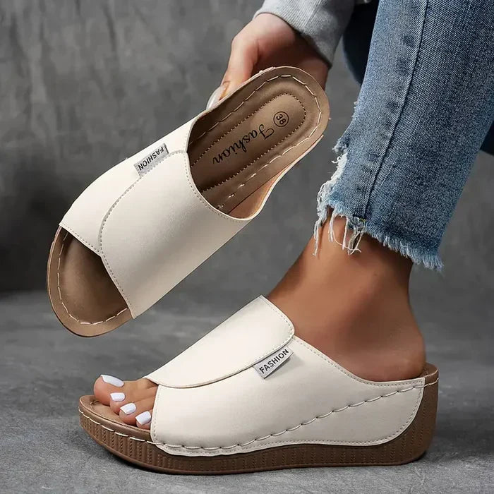 Steff – Ergonomische und rutschfeste Sandalen zur Schmerzlinderung