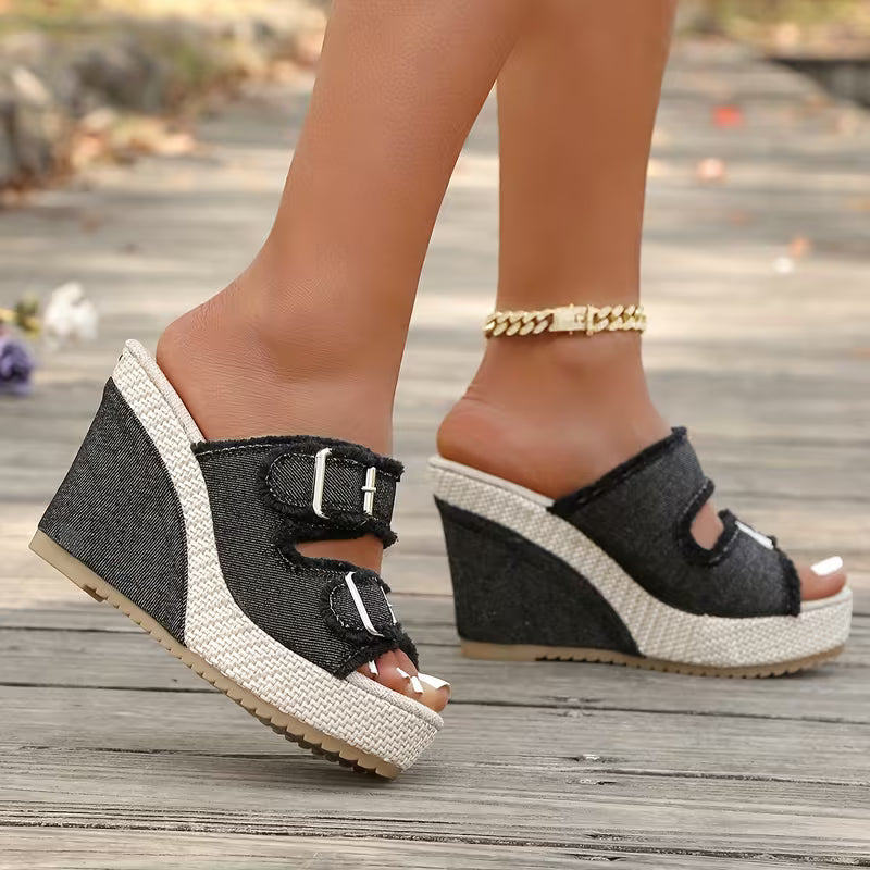 Zoya – Keilsandalen mit ausgefransten Kanten und modernem Komfort-Lift