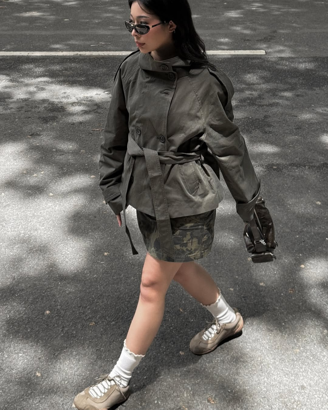 Alzea – Kurzer Trenchcoat mit Gürtel