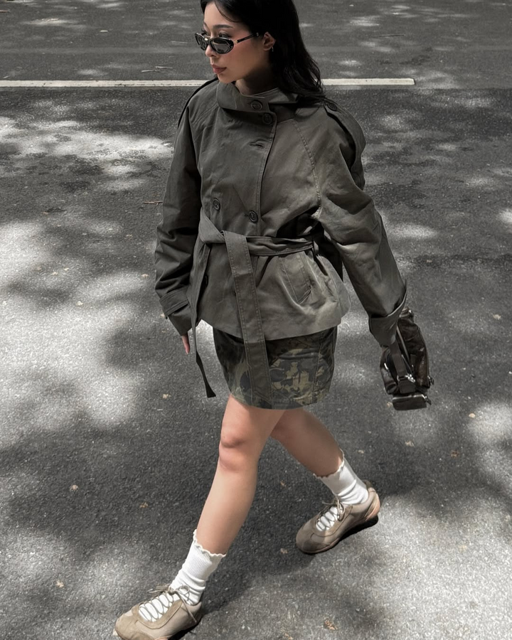 Alzea – Kurzer Trenchcoat mit Gürtel