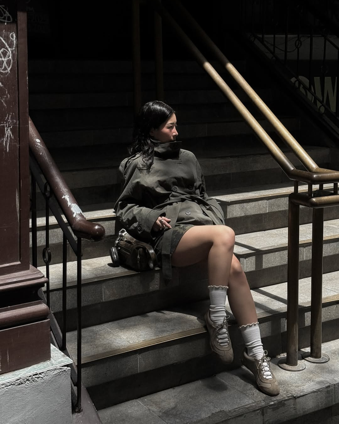 Alzea – Kurzer Trenchcoat mit Gürtel