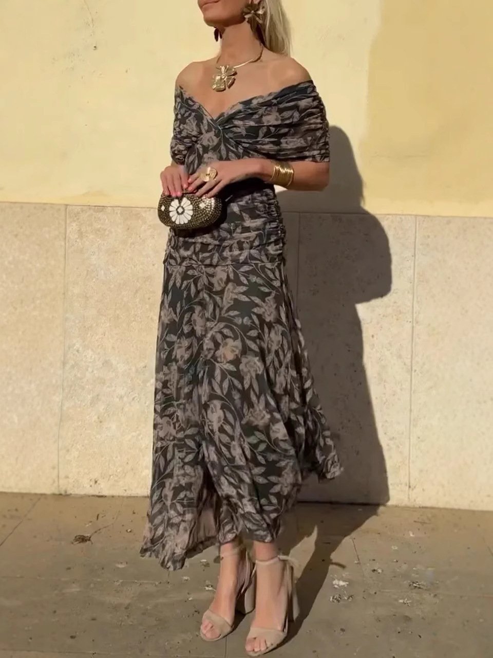 Noemi – Elegantes Maxikleid mit floraler Note