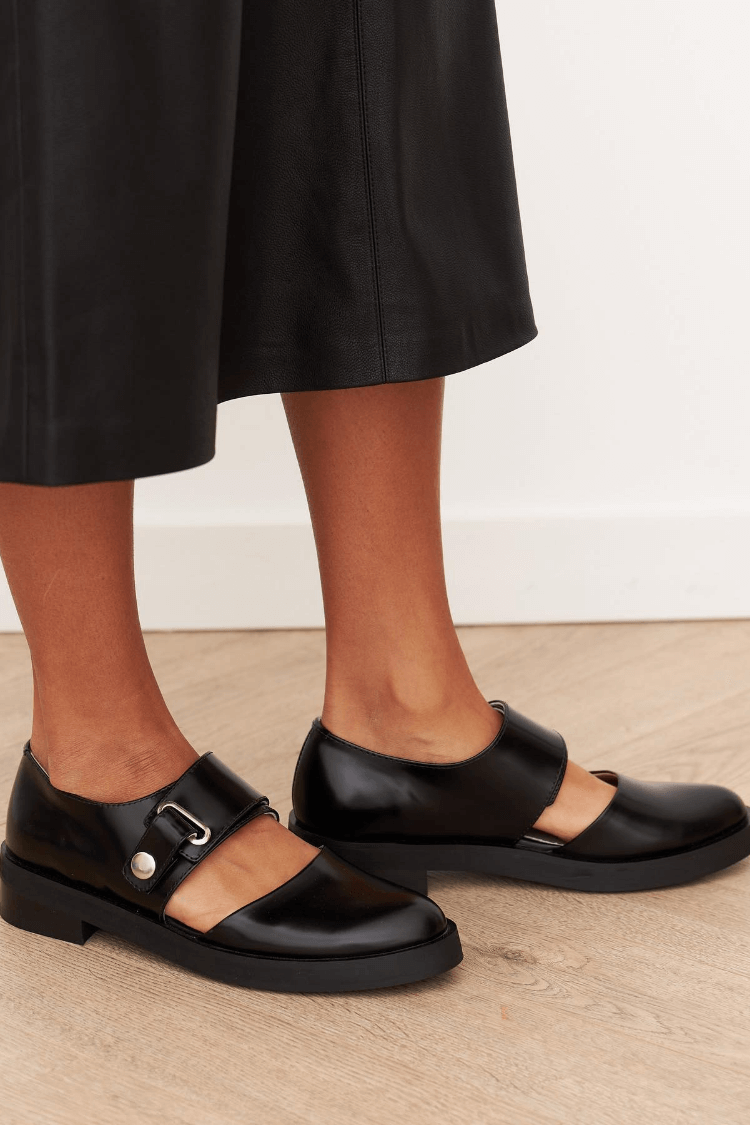 Gelina – Minimale Mary Janes mit Schnallendetail