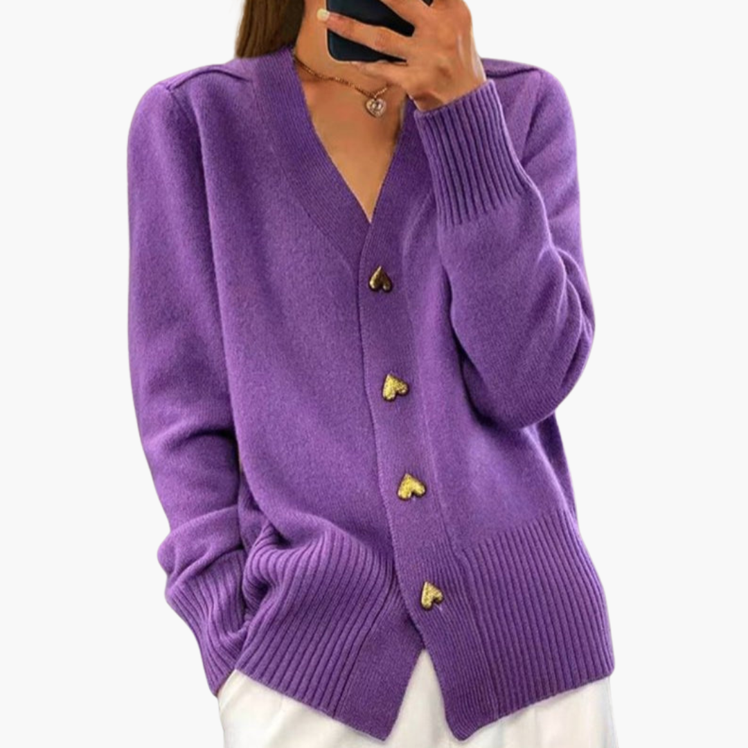 Holly | Elegante Strickjacke mit Herzknöpfen