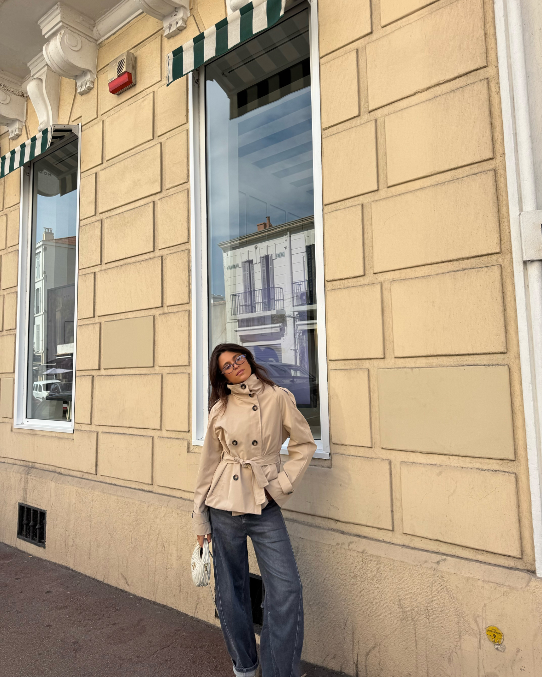 Alzea – Kurzer Trenchcoat mit Gürtel
