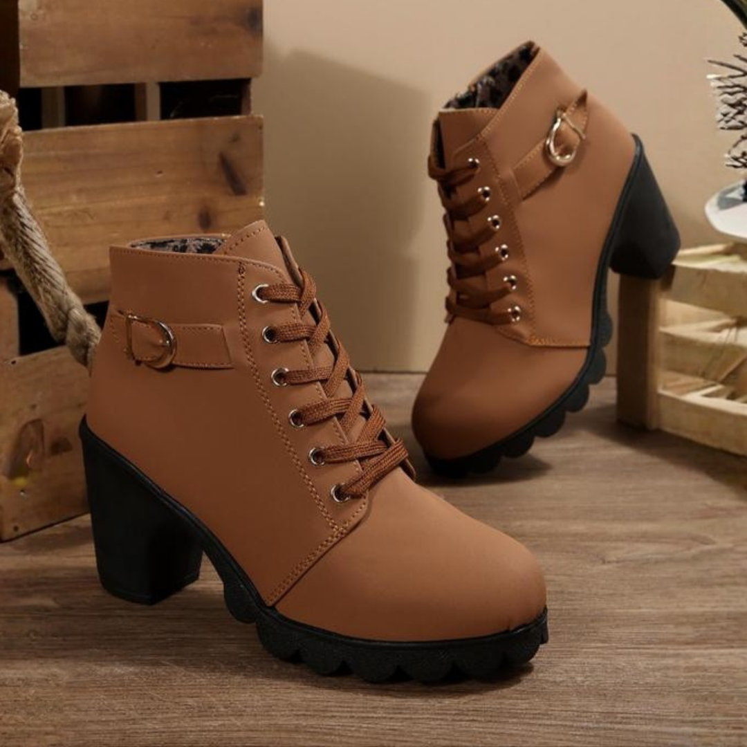 Katya – Schicke Schnürstiefeletten mit Metallschnallen