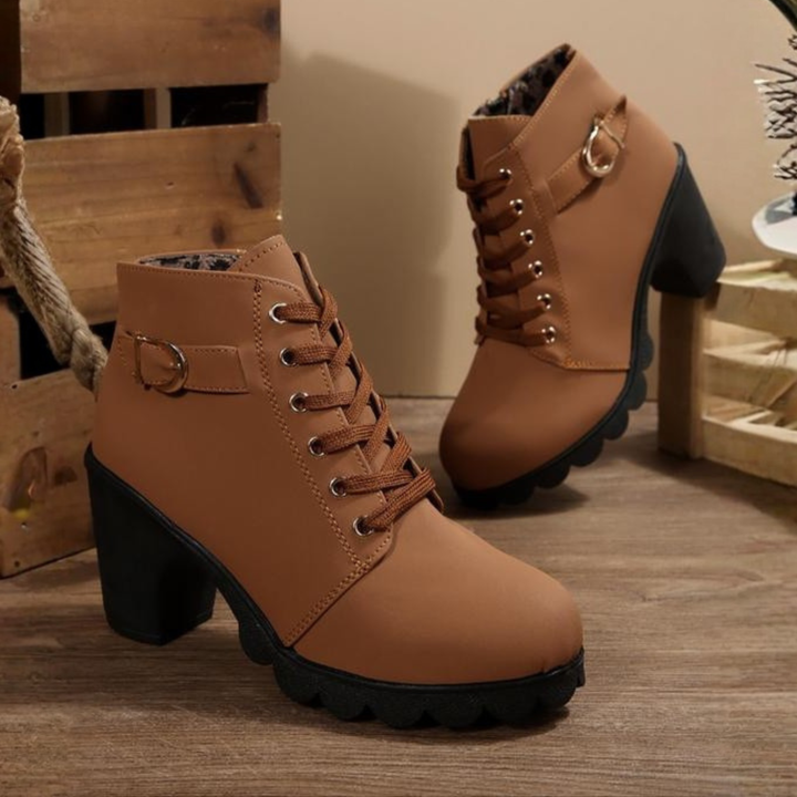 Katya – Schicke Schnürstiefeletten mit Metallschnallen