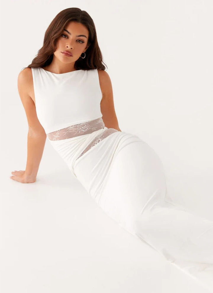 Larra – Figurbetontes Maxikleid mit Cut-outs und Schnürung