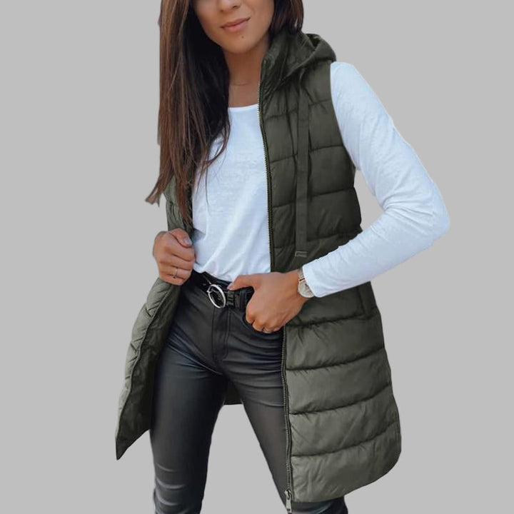 Zaira – Lässige ärmellose Steppweste mit Kapuze