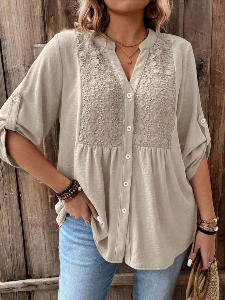 Kirra – Entspannte Bluse mit V-Ausschnitt und Knopfleiste