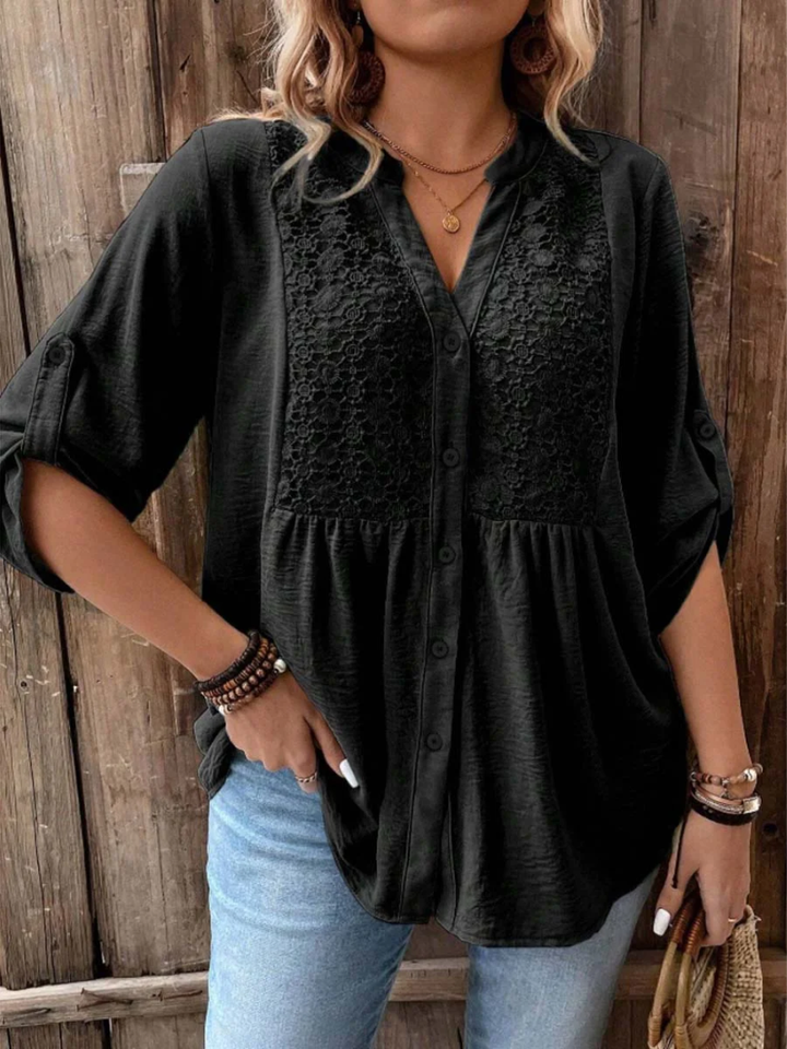 Kirra – Entspannte Bluse mit V-Ausschnitt und Knopfleiste