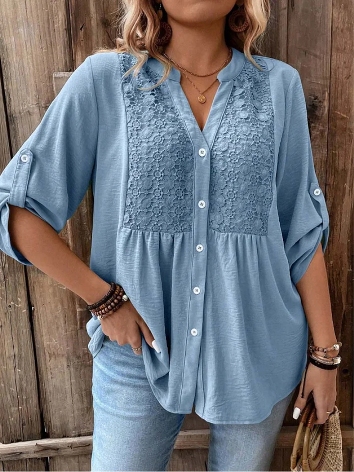 Kirra – Entspannte Bluse mit V-Ausschnitt und Knopfleiste