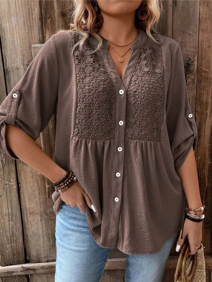 Kirra – Entspannte Bluse mit V-Ausschnitt und Knopfleiste
