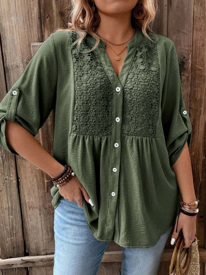 Kirra – Entspannte Bluse mit V-Ausschnitt und Knopfleiste