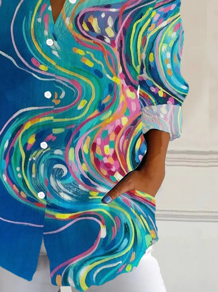 Aya – Abstrakte Aquarell-Bluse mit durchgehender Knopfleiste