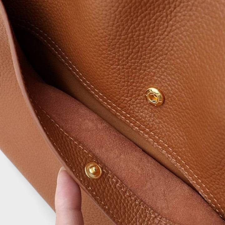 Fara – Elegante und zeitlose Schultertasche