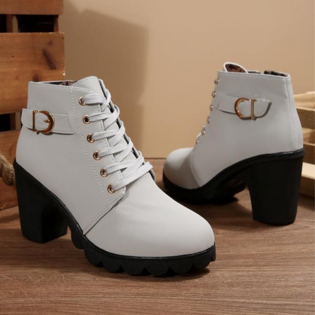 Katya – Schicke Schnürstiefeletten mit Metallschnallen