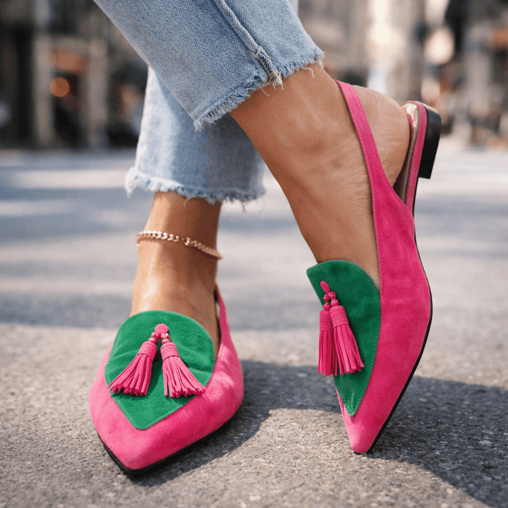 Pola – Sandalen in Veloursleder-Optik mit Quastenriemen