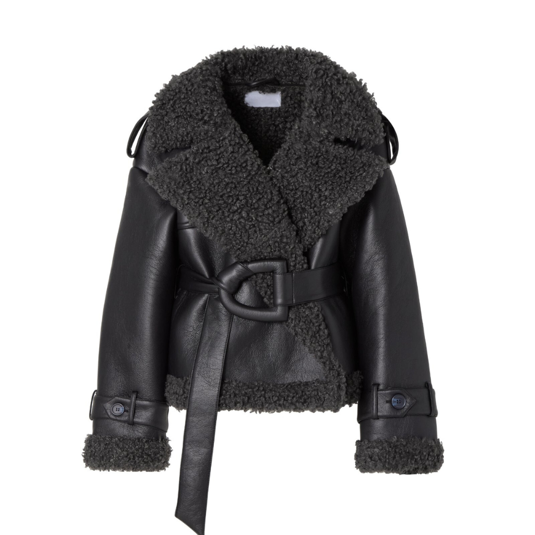 Eullie – Mantel aus Lammfell mit Gürtel und zeitloser Eleganz