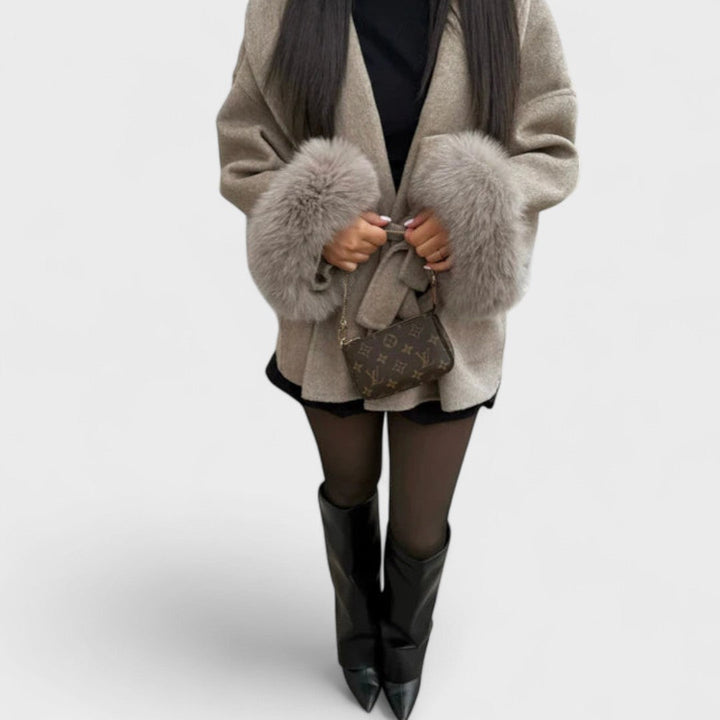 Catriona – Eleganter Wollmantel mit Webpelz-Details
