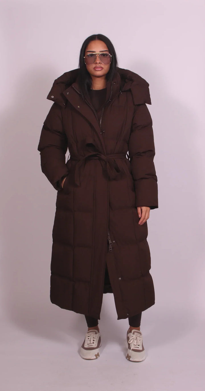 Kelly – Langer Steppmantel mit Gürtel
