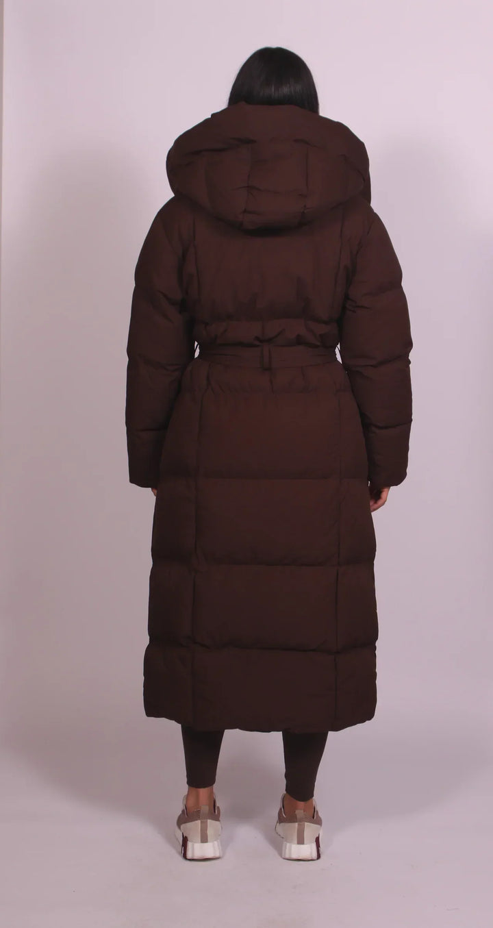Kelly – Langer Steppmantel mit Gürtel
