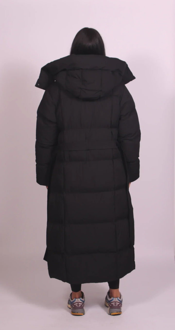 Kelly – Langer Steppmantel mit Gürtel
