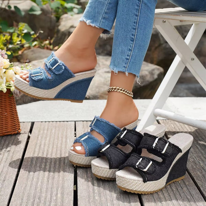 Zoya – Keilsandalen mit ausgefransten Kanten und modernem Komfort-Lift