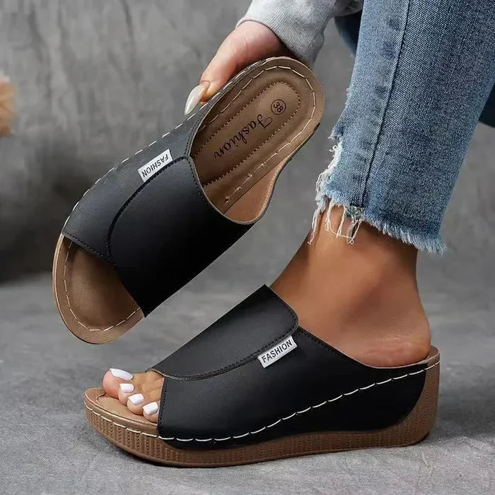 Steff – Ergonomische und rutschfeste Sandalen zur Schmerzlinderung