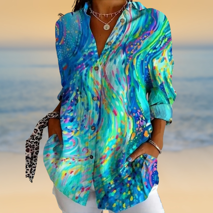 Aya – Abstrakte Aquarell-Bluse mit durchgehender Knopfleiste