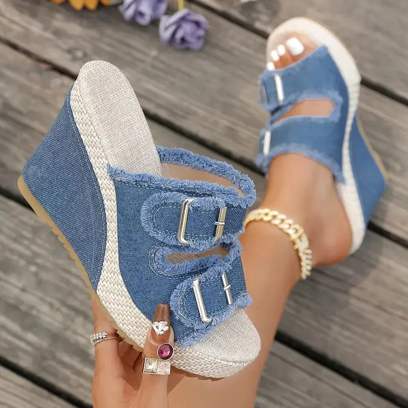 Zoya – Keilsandalen mit ausgefransten Kanten und modernem Komfort-Lift