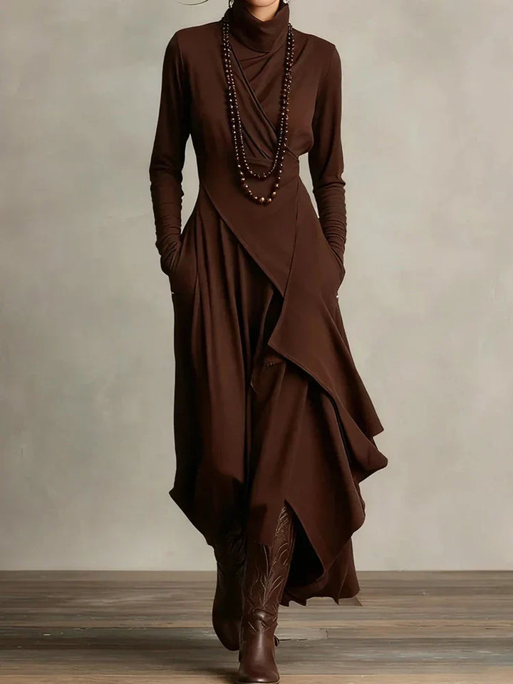 Carrie – Asymmetrisches Strick-Maxikleid mit Rollkragen