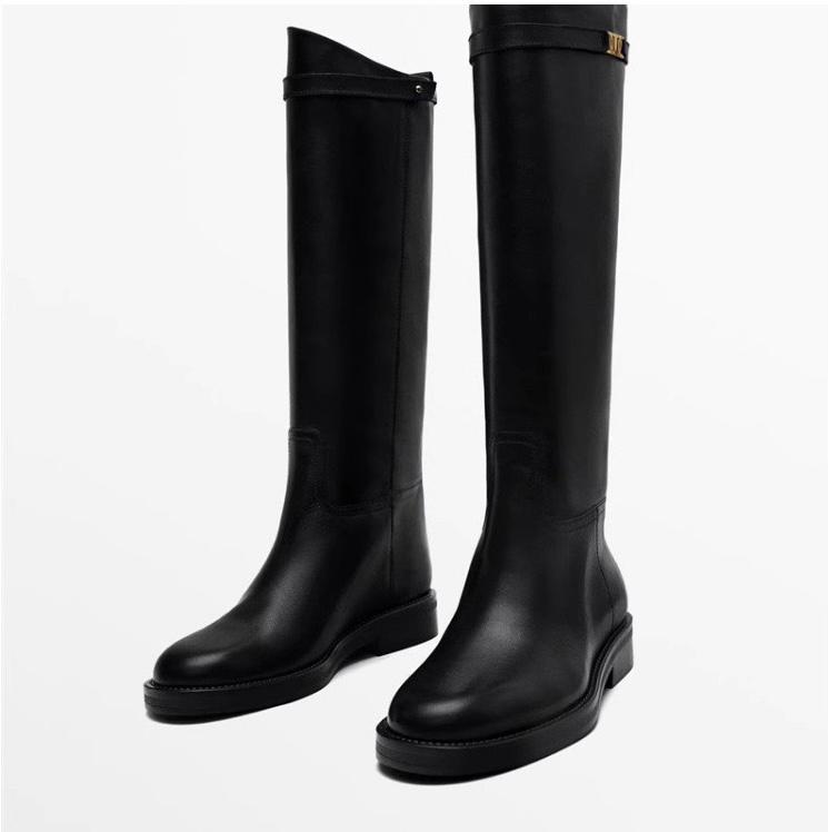Laiza – Minimalistische Blockabsatz-Stiefeletten mit schickem Schnallendetail