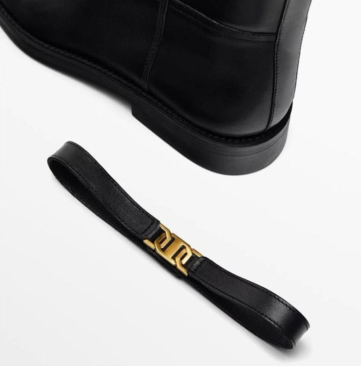 Laiza – Minimalistische Blockabsatz-Stiefeletten mit schickem Schnallendetail