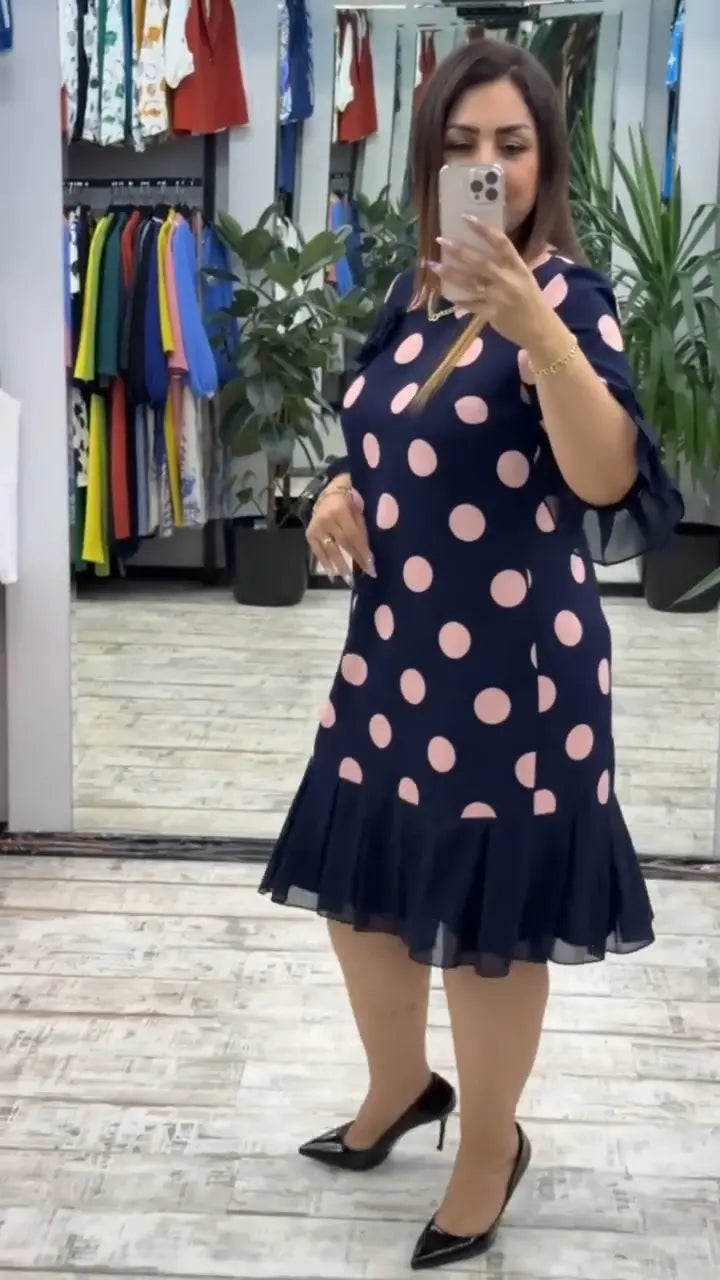 Linna – Plissiertes Midi-Kleid mit Punkten