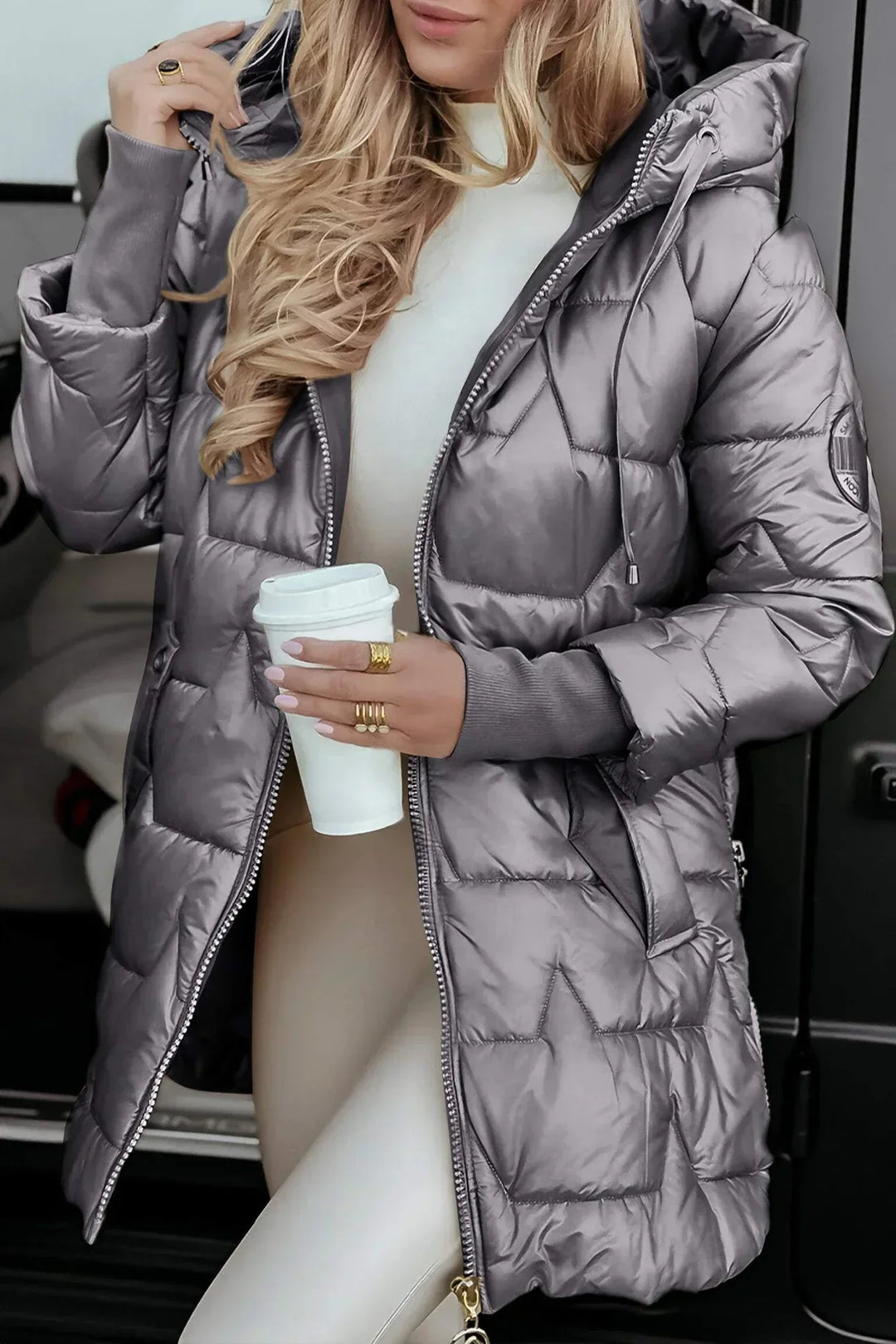 Wilma – Eleganter Wintermantel mit Kapuze und Wattierung