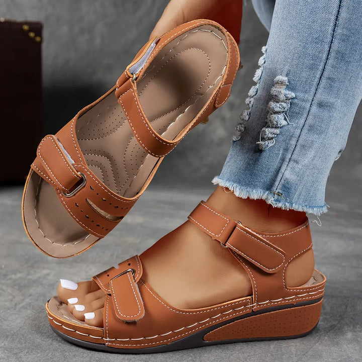 Cherry – Elegante orthopädische Sandalen