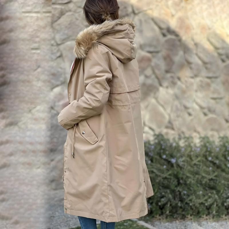 Fionna – Damen-Winterjacke mit Kapuze und weichem Fellkragen