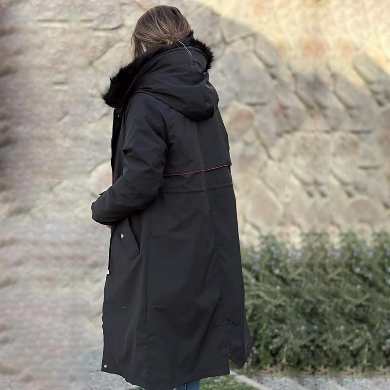 Fionna – Damen-Winterjacke mit Kapuze und weichem Fellkragen
