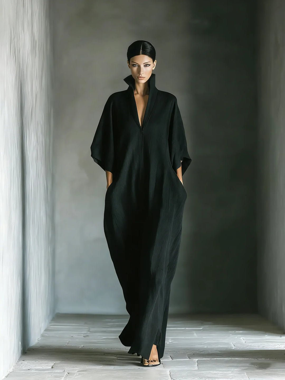 Khaye – Schwarzes Maxikleid mit Kimonoärmeln